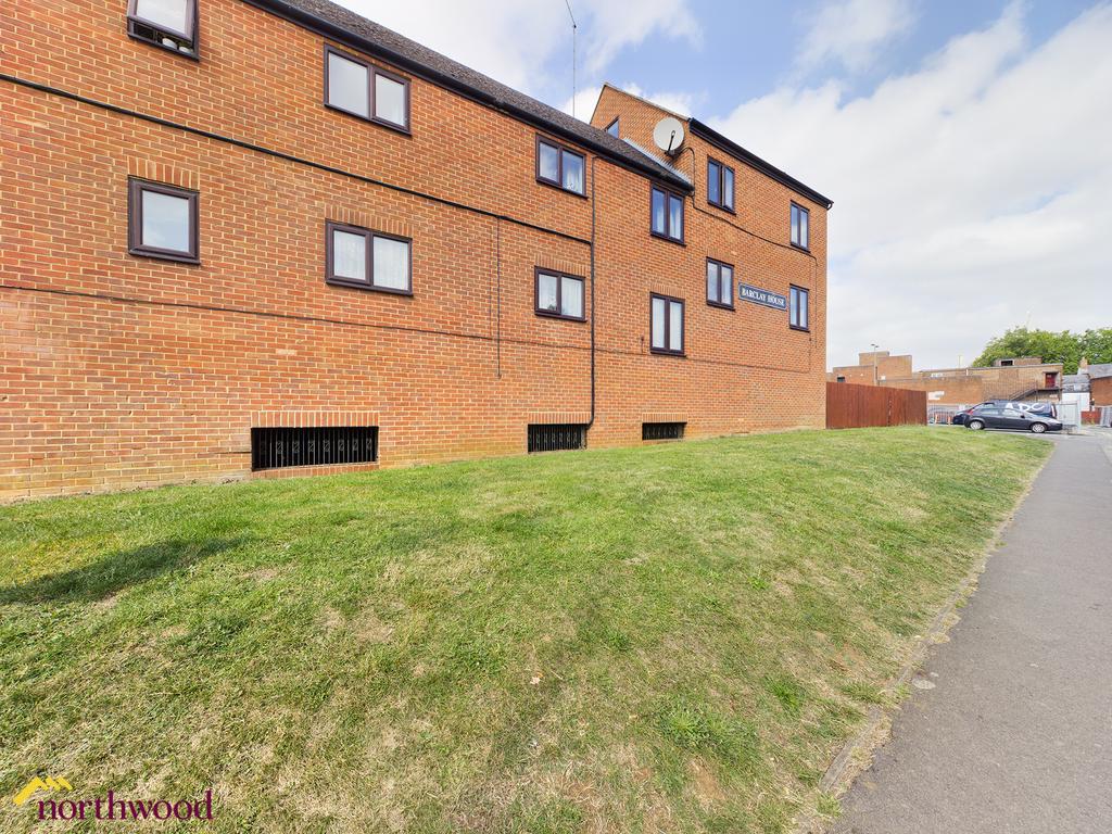 Christchurch Court, Banbury OX16 1 bed flat £775 pcm (£179 pw)