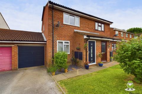 3 Mathias Walk, Basingstoke, RG22 4EQ