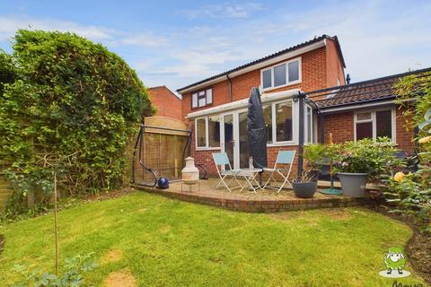 3 Mathias Walk, Basingstoke, RG22 4EQ