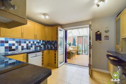 3 Mathias Walk, Basingstoke, RG22 4EQ