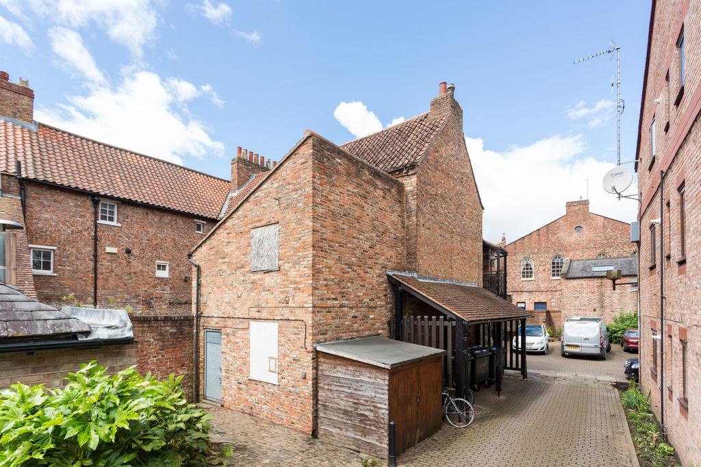 Aldwark, York, YO1 3 bed semidetached house for sale £500,000