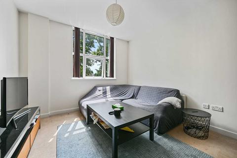 3 bedroom apartment to rent, Bromyard House, London W3