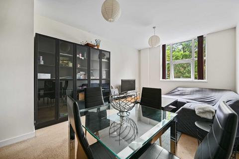 3 bedroom apartment to rent, Bromyard House, London W3