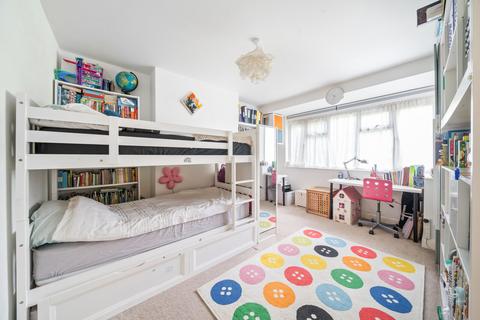 35 Lancaster Close, Kingston Upon Thames, KT2 5NJ
