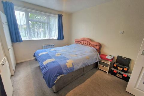 Flat 4, 43 Draycott Road, Bournemouth, BH10 5AP