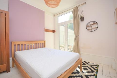 2 bedroom flat to rent, Kilmorie Road London SE23