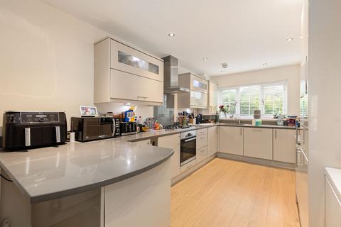 9 Shaw Grove, Coulsdon, CR5 1EW