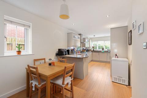 9 Shaw Grove, Coulsdon, CR5 1EW