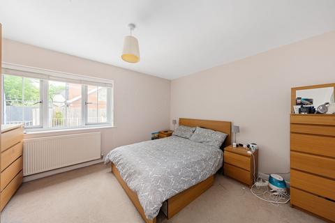 9 Shaw Grove, Coulsdon, CR5 1EW