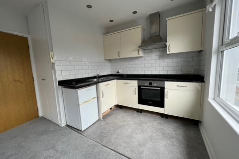 1 bedroom apartment to rent, Walton Road, Molesey, Surrey, KT8 0DU