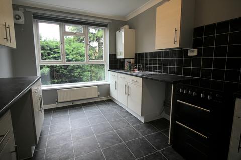 2 bedroom flat to rent, 127 OLD PALACE ROAD