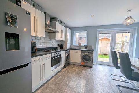 3 bedroom townhouse for sale, St. Aloysius View, Hebburn, NE31