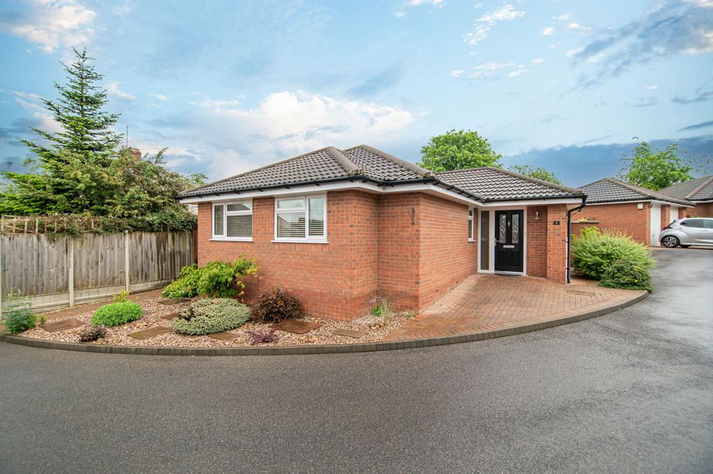 Marlin Rise, Kettering NN15 3 bed detached bungalow - £425,000