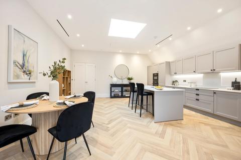 undefined, Holtwood Road, Oxshott, KT22