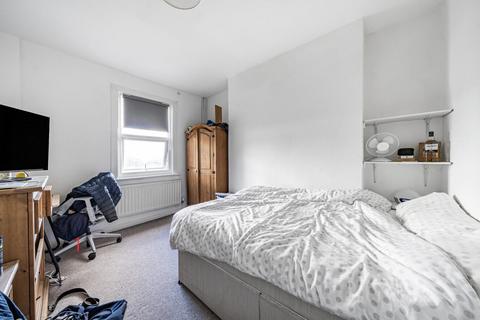 3 bedroom flat for sale, Cologne Road, Battersea