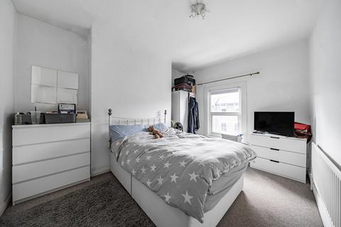 3 bedroom flat for sale, Cologne Road, Battersea