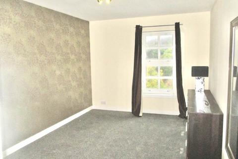 2 bedroom flat to rent, 32 Bonnethill Place, ,