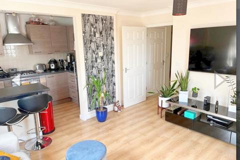2 bedroom flat to rent, Runway Close, London NW9