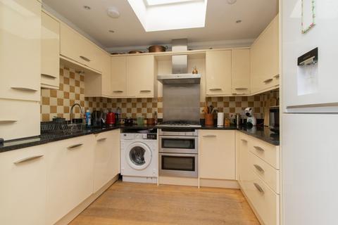 2 bedroom flat for sale, Kingsgate Avenue, Kingsgate Court, CT10