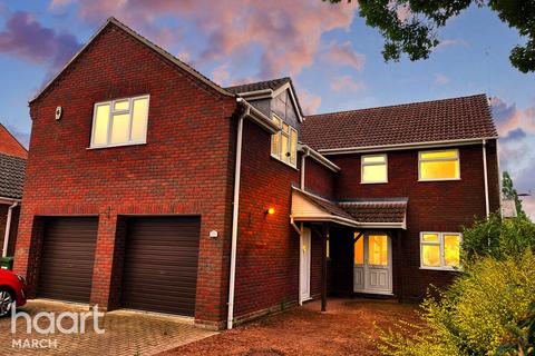 4 bedroom detached house for sale, Stonecross Way, March