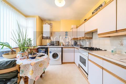 Flat 4, 118 Streatham Road, Mitcham, CR4 2AE