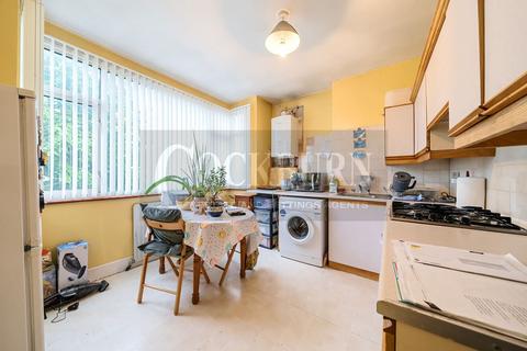Flat 4, 118 Streatham Road, Mitcham, CR4 2AE