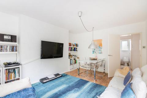 4 bedroom flat to rent, Broomhouse Lane, London, SW6