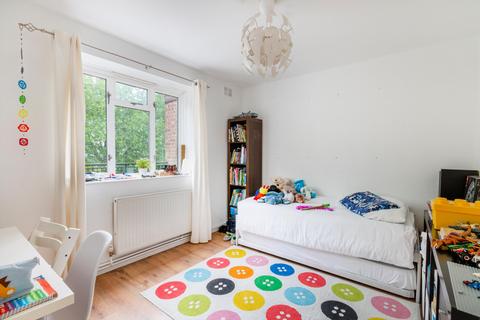 4 bedroom flat to rent, Broomhouse Lane, London, SW6