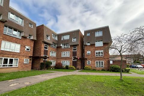 3 bedroom flat for sale, 165 Stourton Avenue, Feltham, Middlesex, TW13 6LD