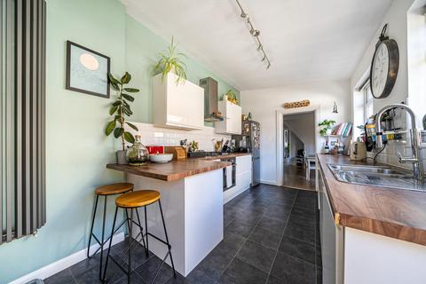 67 Thayers Farm Road, Beckenham, BR3 4LY