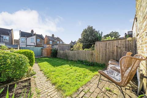 67 Thayers Farm Road, Beckenham, BR3 4LY