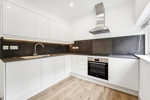 Studio to rent, South Parade, Chelsea