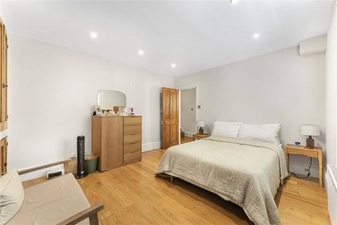 2 bedroom ground floor flat to rent, Campbell Road, London, E3