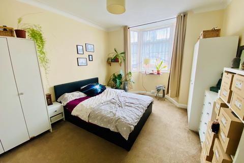 4 bedroom terraced house to rent, Napier Road, Tottenham