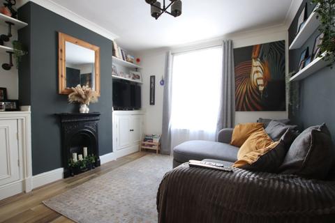 3 bedroom semi-detached house to rent, Laud Street, Croydon, CR0