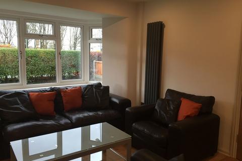 1 bedroom in a house share to rent, Manchester, Manchester M22