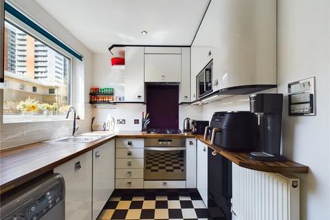 2 bedroom apartment for sale, Newport Avenue, London