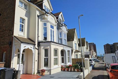 3 bedroom apartment for sale, Eversley Road, Bexhill-on-Sea, TN40