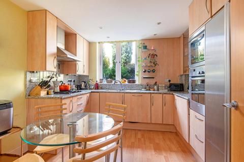 3 bedroom apartment for sale, Kidderpore Avenue, London