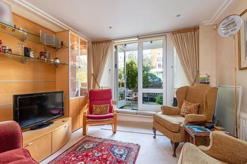 3 bedroom apartment for sale, Kidderpore Avenue, London
