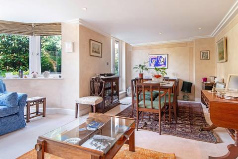 3 bedroom apartment for sale, Kidderpore Avenue, London