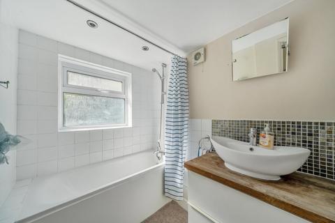66 Tewson Road, London, SE18 1AY