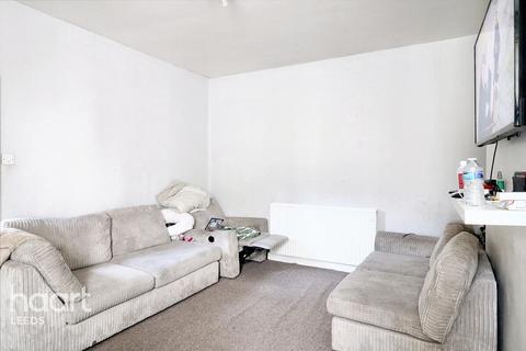 2 bedroom terraced house for sale, Clifton Grove, Leeds