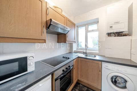 2 bedroom flat for sale, Garden Row, St. Georges Court Garden Row, SE1