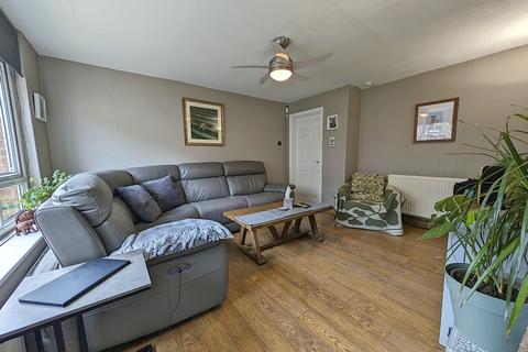 14 Fraser Drive, Sheffield, S8 0JG