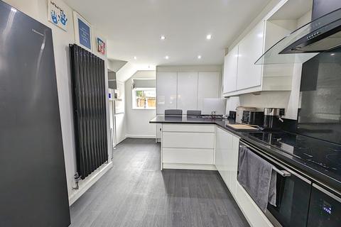 14 Fraser Drive, Sheffield, S8 0JG