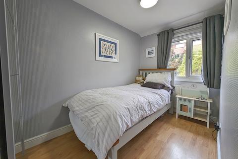 14 Fraser Drive, Sheffield, S8 0JG