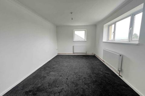 2 bedroom flat to rent, Caergynydd Road, Waunarlwydd, SA5