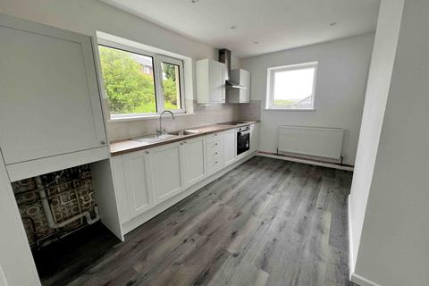 2 bedroom flat to rent, Caergynydd Road, Waunarlwydd, SA5