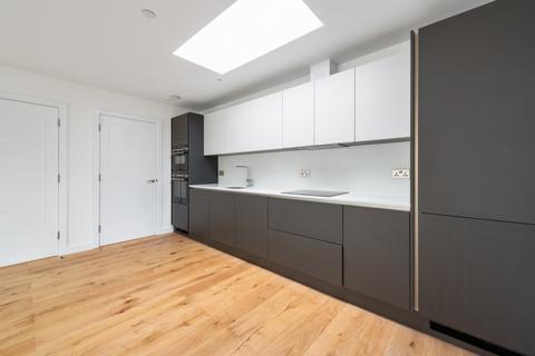 2 bedroom flat to rent, London SW16